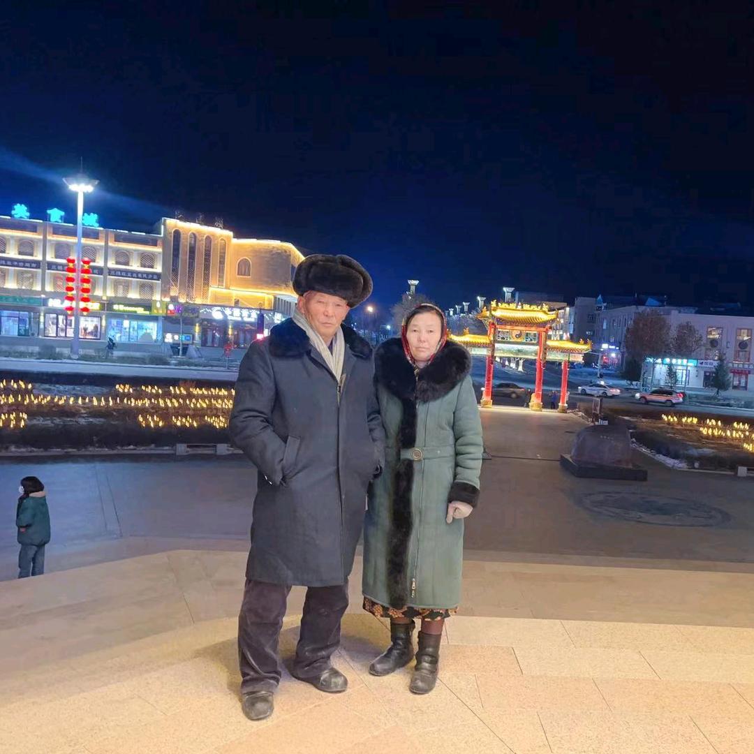 沙尔依达（卖哈萨克民族白帽子）