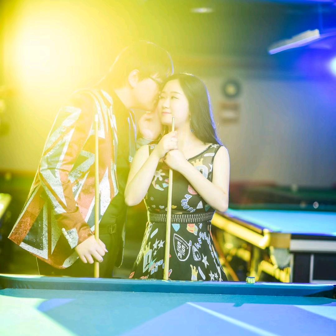 静小色戏耍六个洞