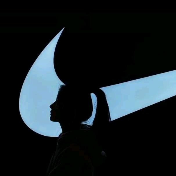 屋顶的黑猫ᯤʸᵒᵘ猫猫猫猫猫猫猫猫猫猫猫