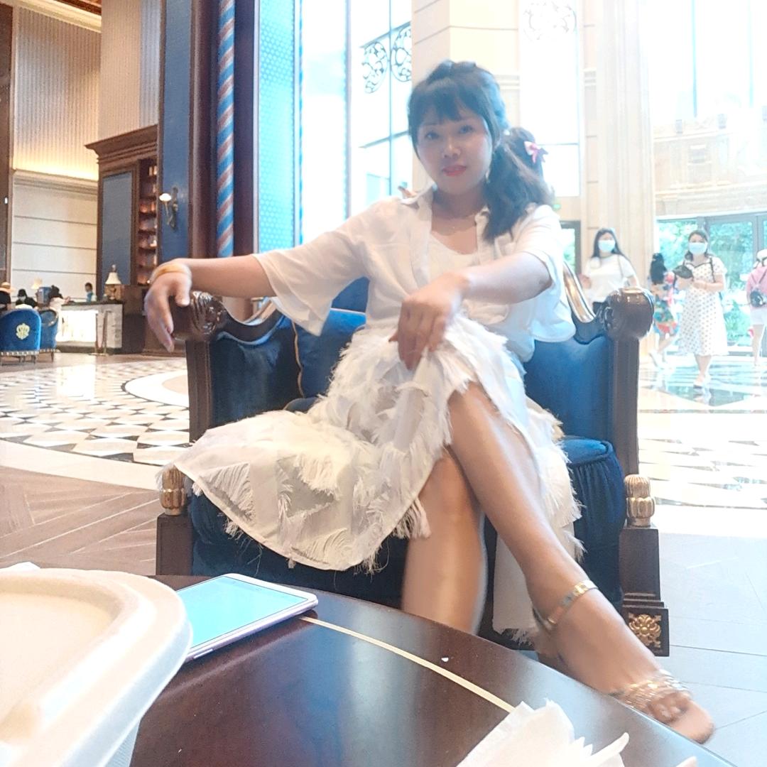 小脸姑娘