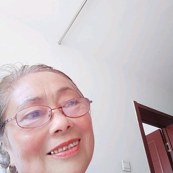 从中笑
