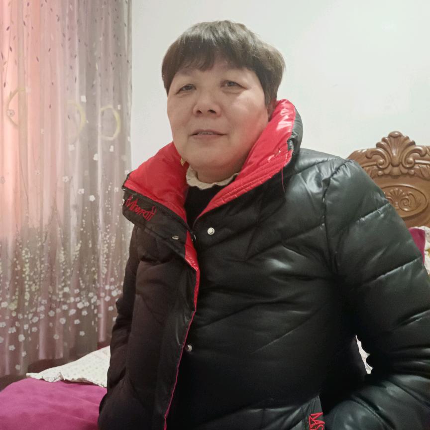 女