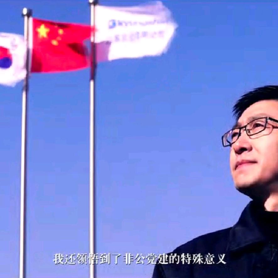主持人冯巍