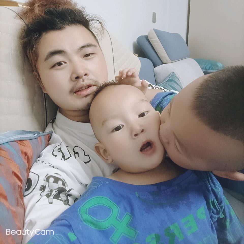 麻栗坡减龄发型设计中心▼陆师