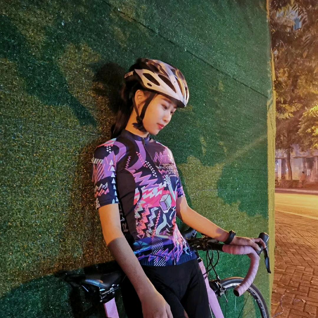 骑公路车的豆包