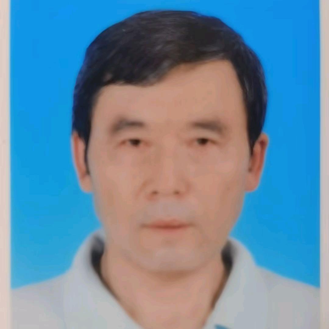 带优秀孩子的老人
