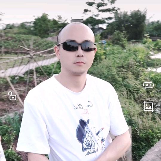 酒醉的丁丁猫@|｡･㉨･)っ♡　喜欢你♪