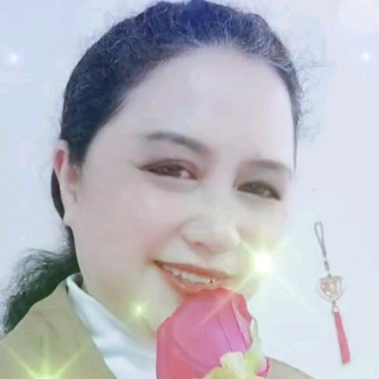 袁姐爱喝白开水