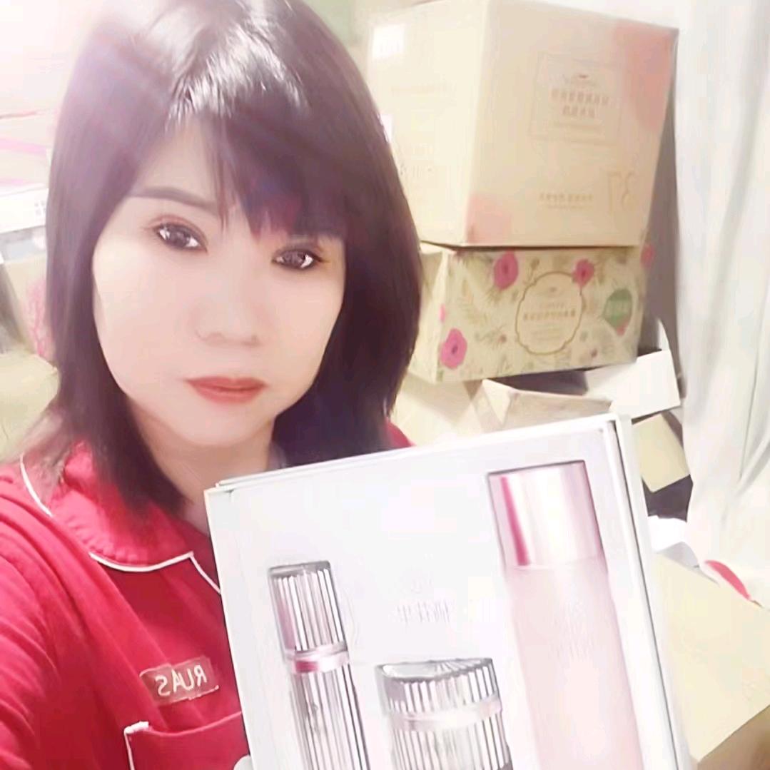 栖花里美妆护肤白雪