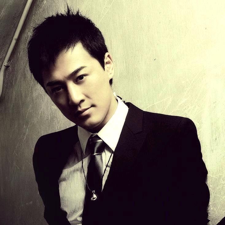 搂猫睡觉的鱼ペ&