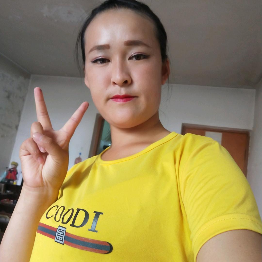 回眸笑折花刺