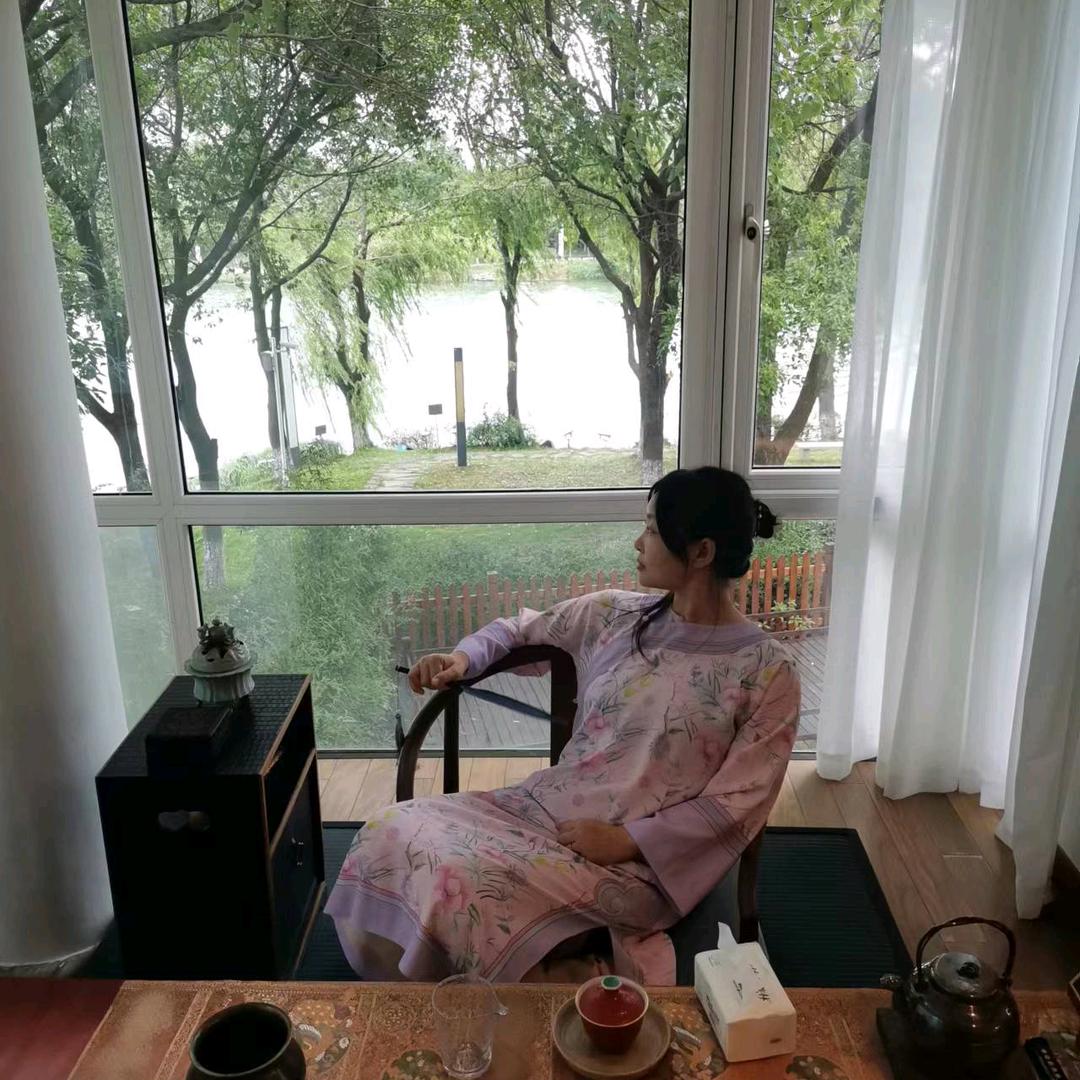 石羽卉