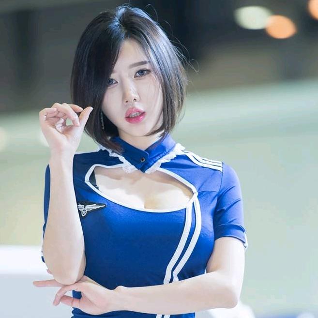 小芳拍车