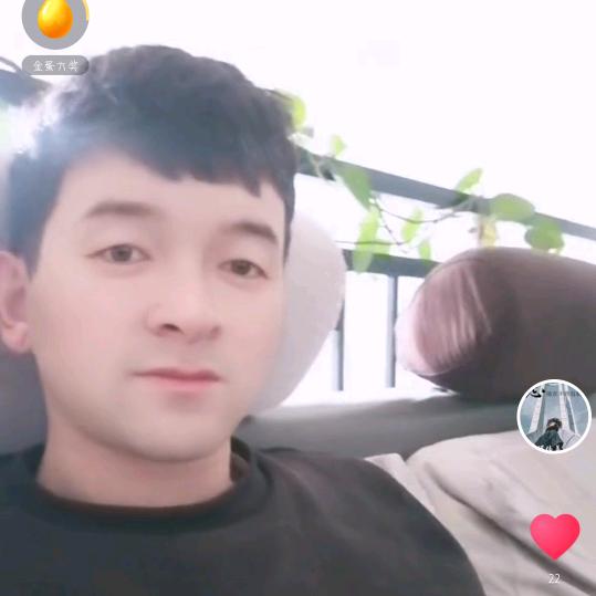 @何英英