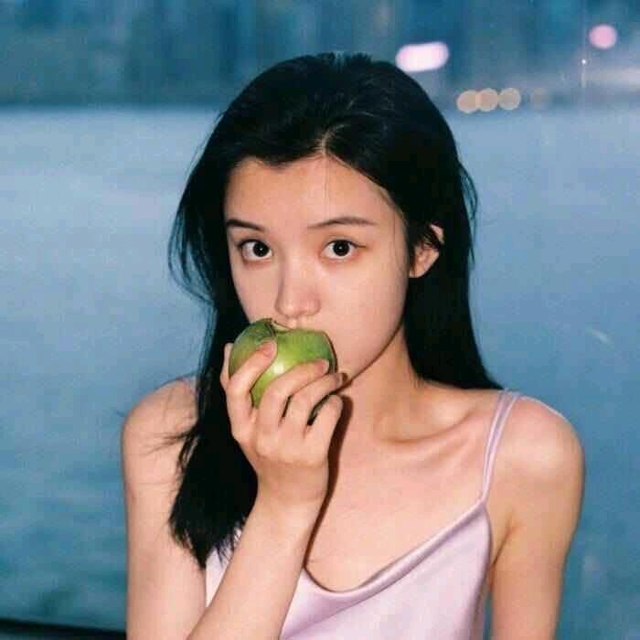 吃¹口泡芙