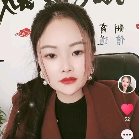 光伏小姐姐一晏红