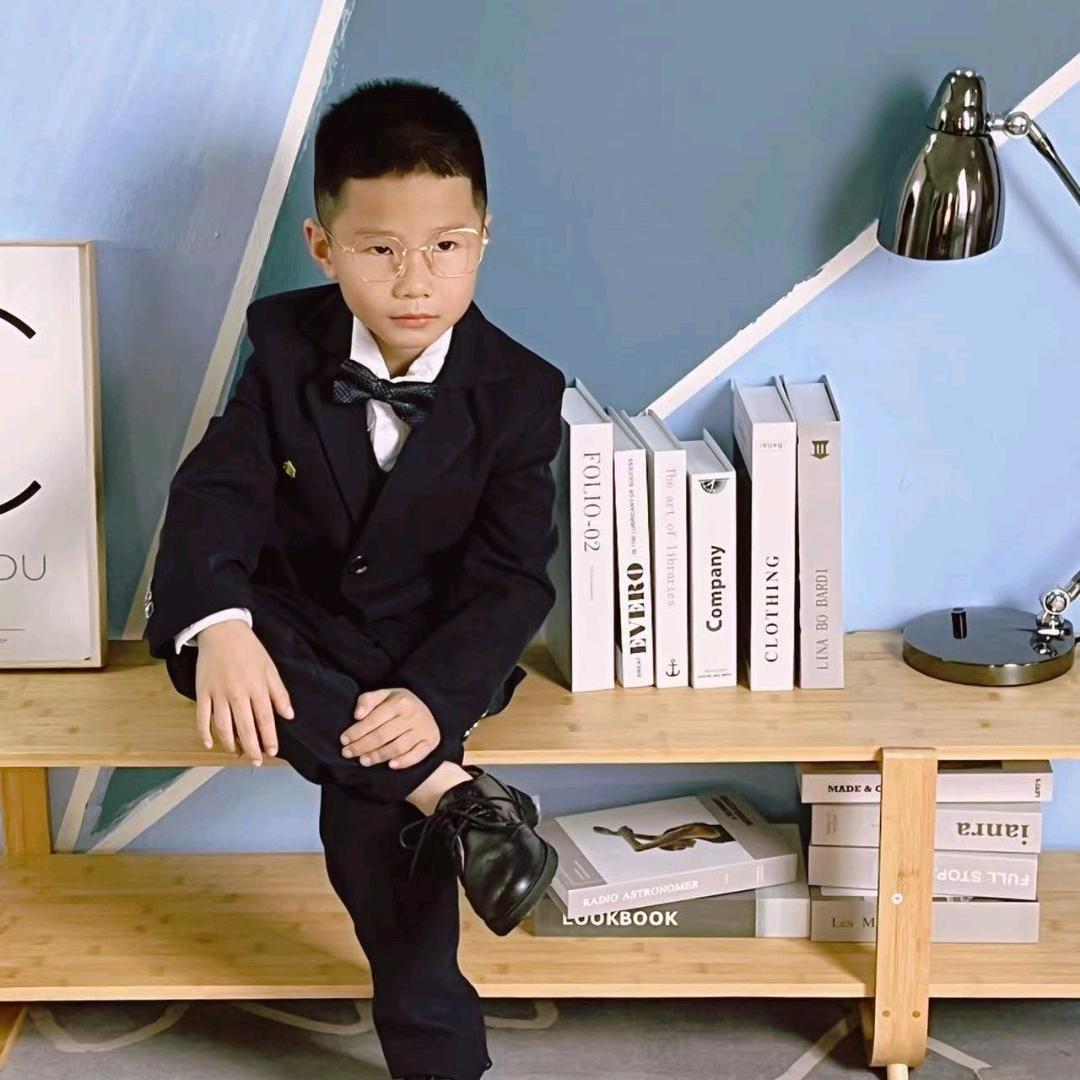 可爱开心财源至