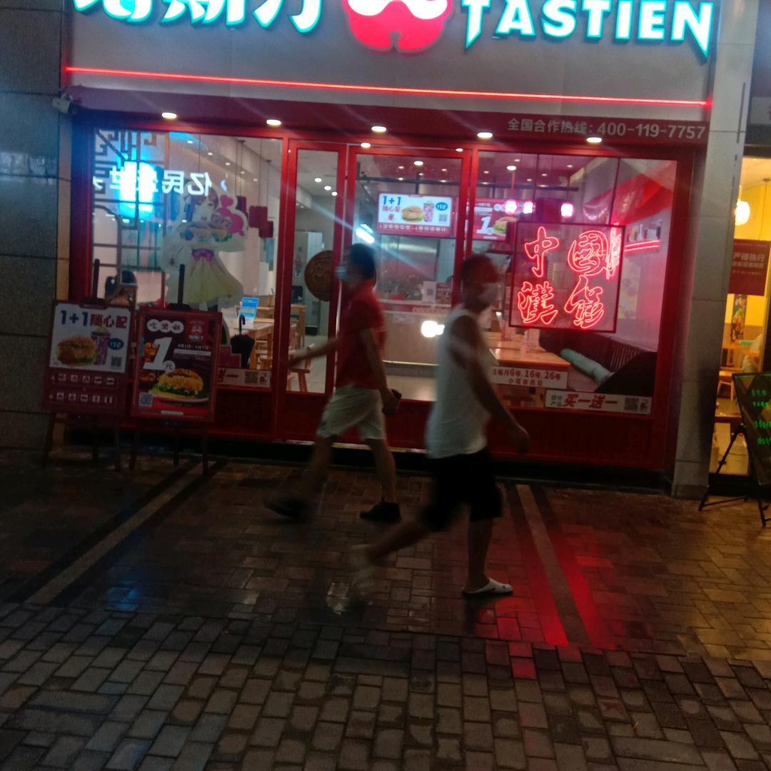 湖边