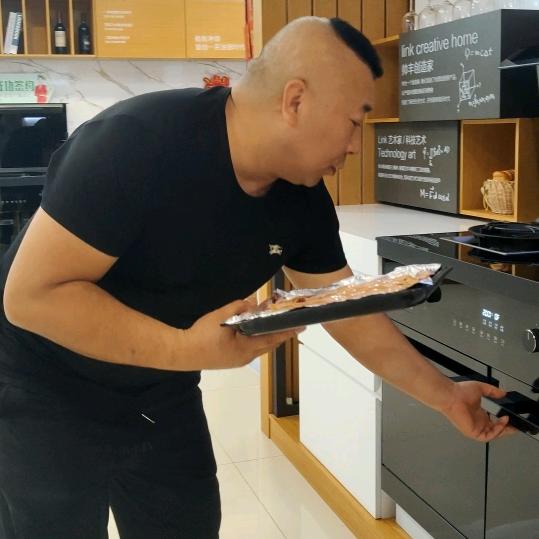 潜水艇建材市场电器店