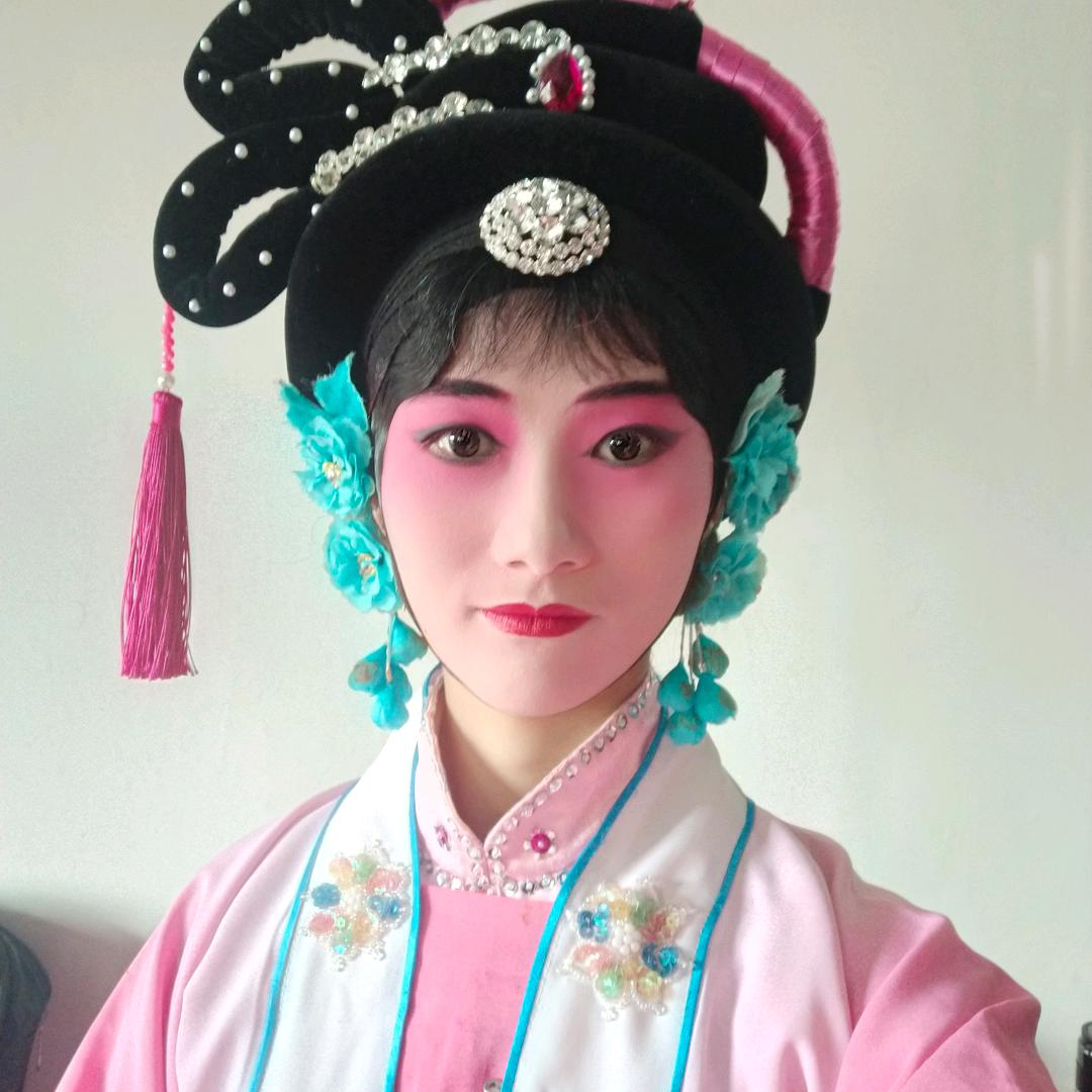 丁炜欣