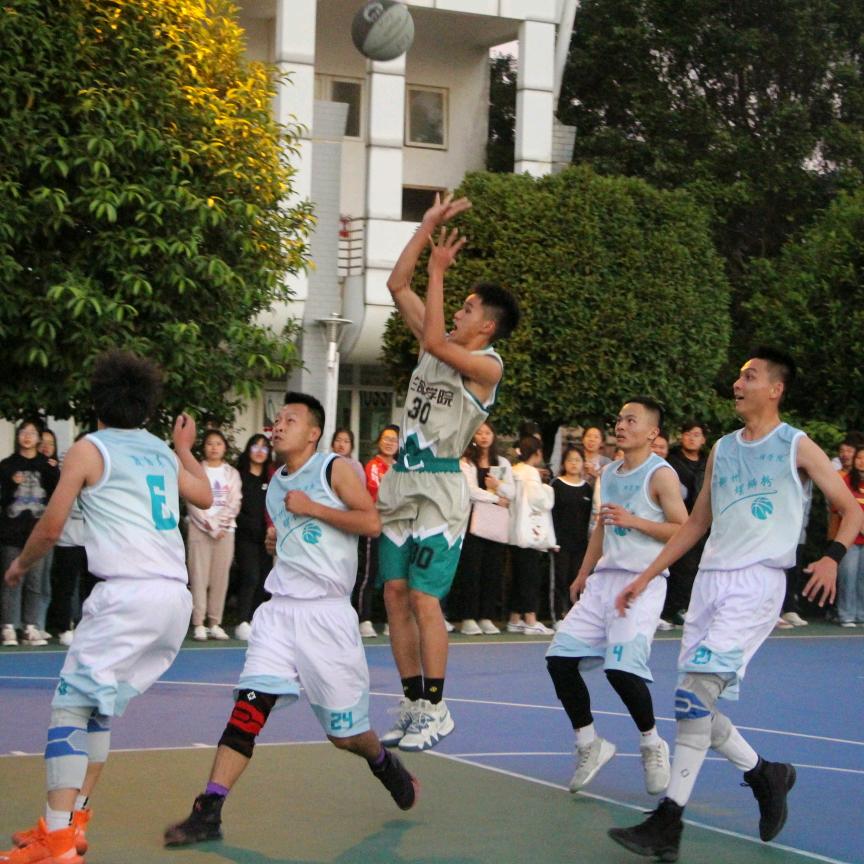 盈江新途径航帆公考～小王