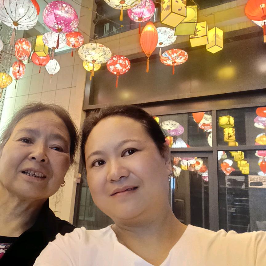 曹群英，爱唱歌跳舞，1898536550