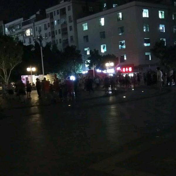 站在海岸拍一张吴阿炳