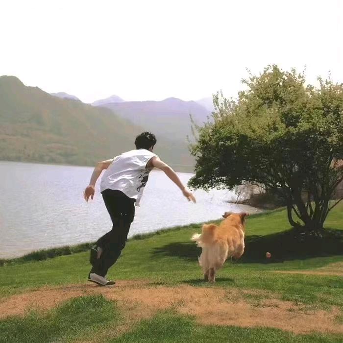 玩泥巴呢！