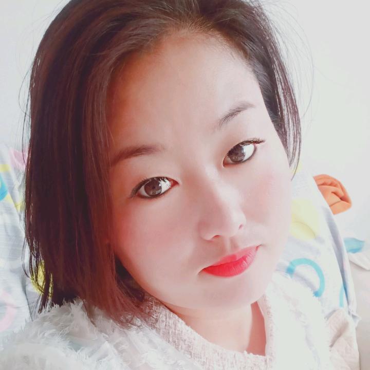嘴角上扬  小丽