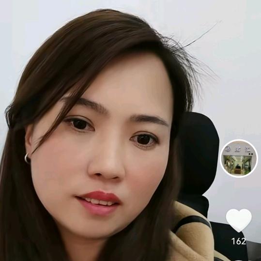 边阳步行街君汇男装店