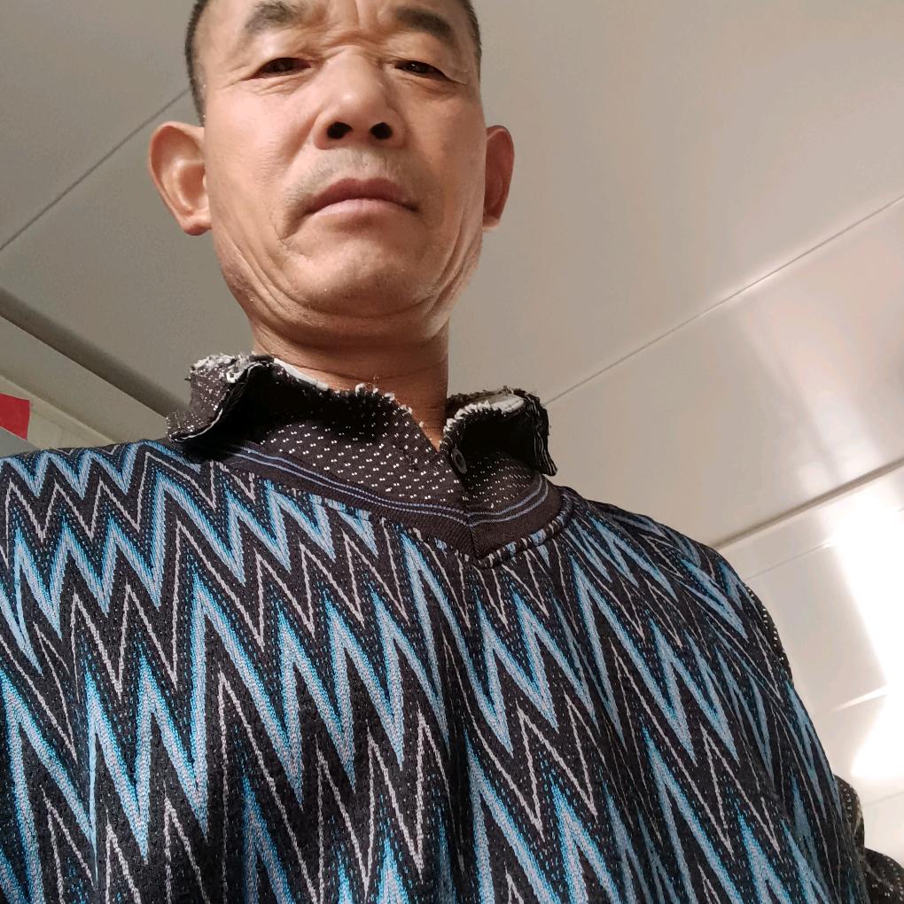 吊个小烟喝个小酒