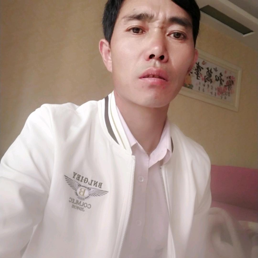 令哥是建房工人