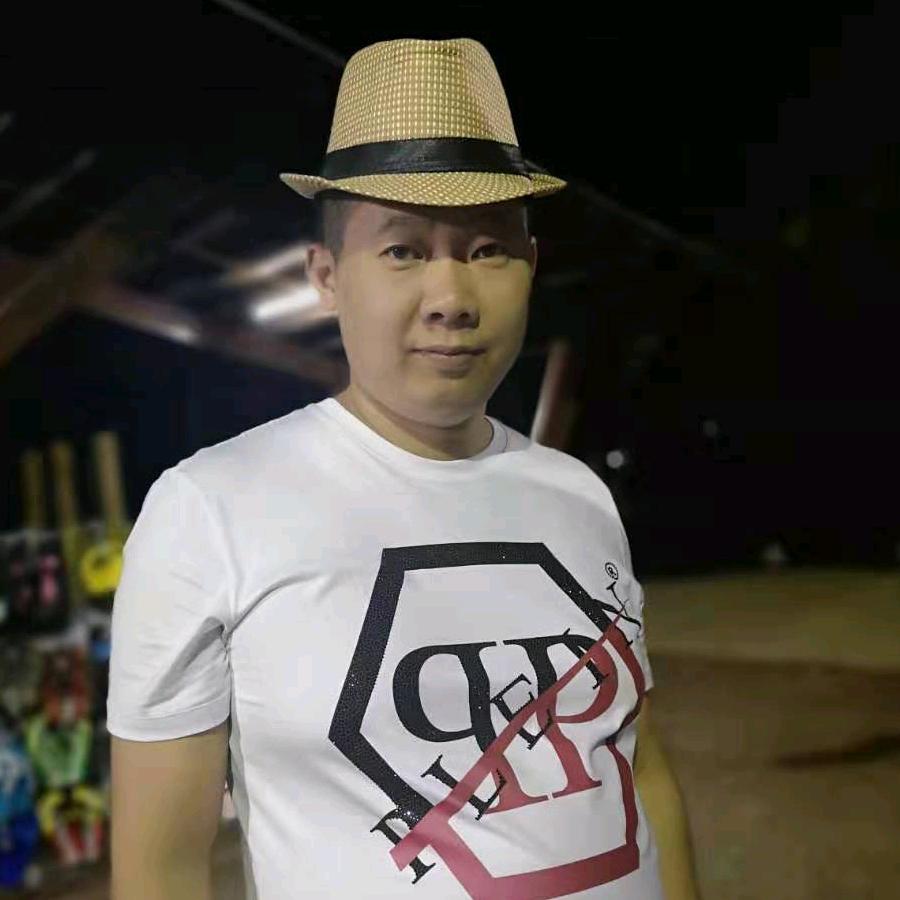王小伟