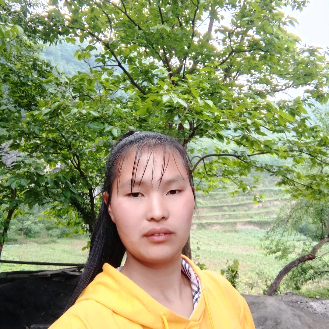 单亲妈妈，守护八个孩子