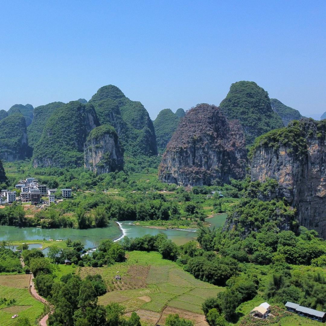 醉里挑灯拢烟雨