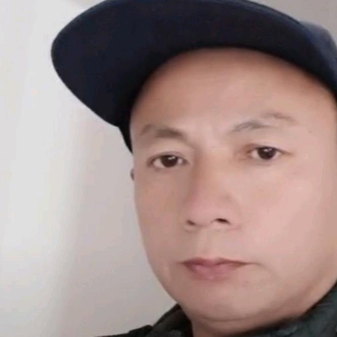 阿荣.
