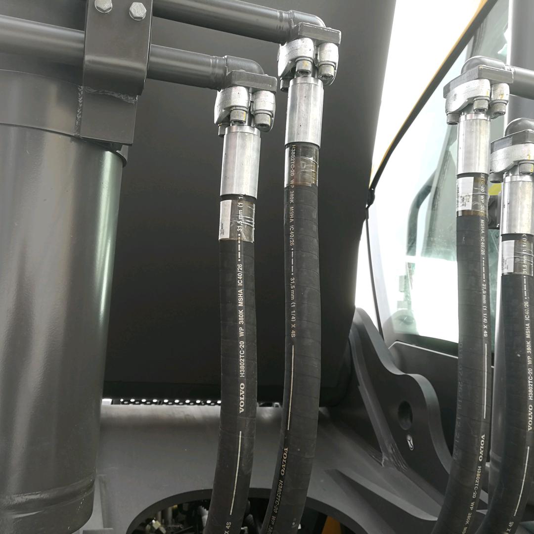 沃沃挖掘机油管