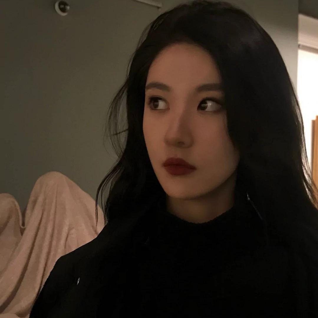 _妍妍呢