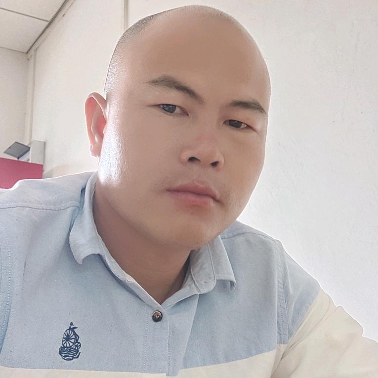 鸿建专业团队清山队伍，树头树枝处理