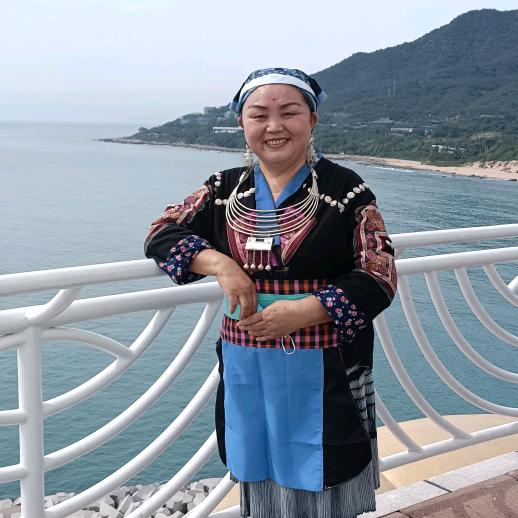 罗兰   非遗苗医药第九代传承人