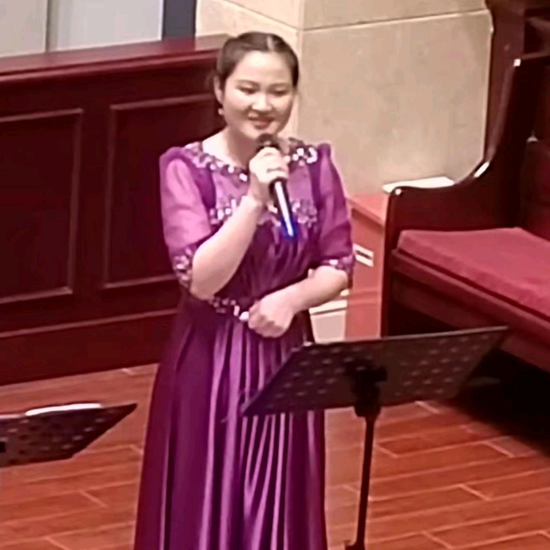 脸大的小姐姐