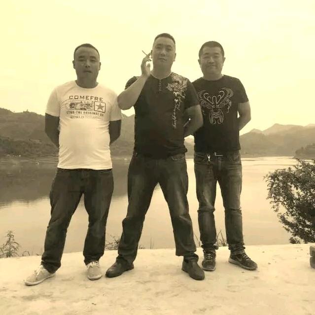 春哥 ；丧葬一条龙服务！