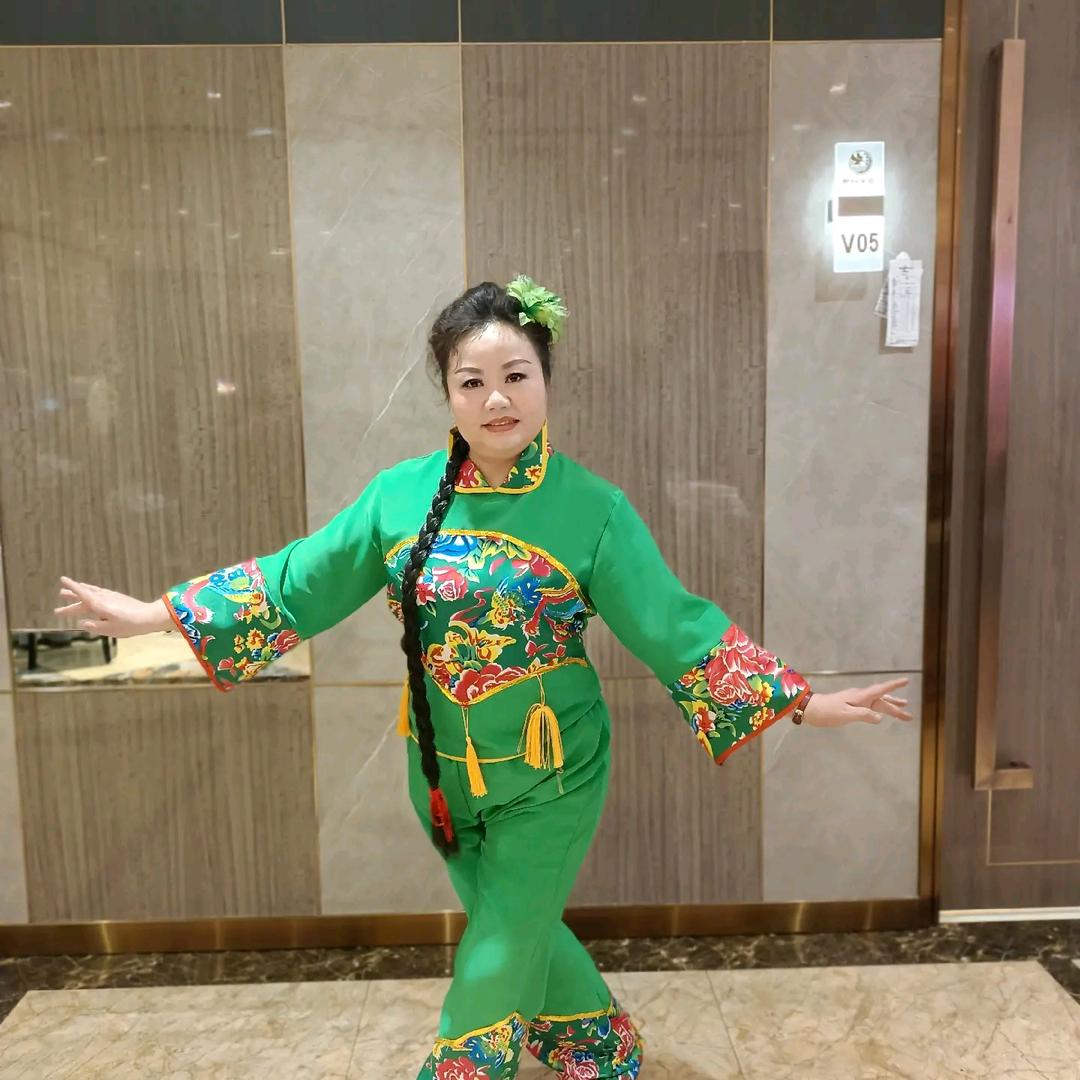 半城烟沙，微光盛夏
