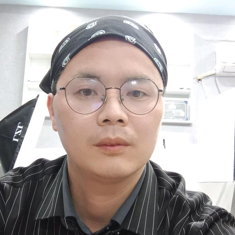 黑曼巴美发