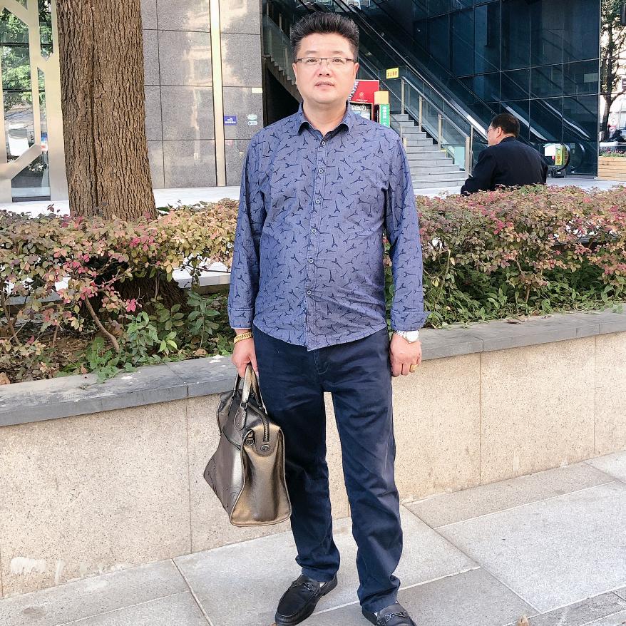 纪国庆在上海钓鱼，打麻将