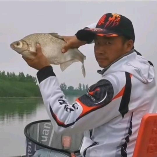 爱钓鱼的勇哥