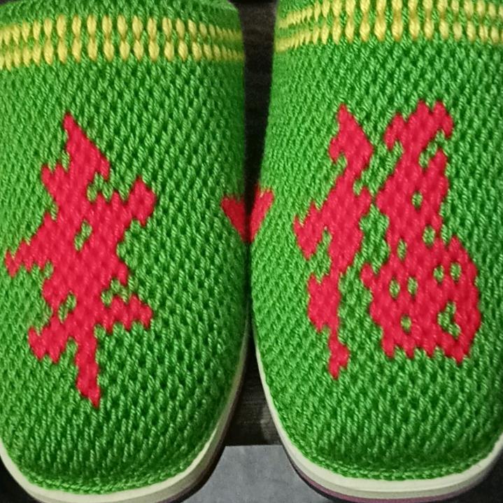 彭姐专业勾鞋子，卖被子。