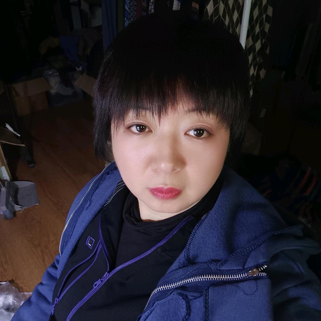 针织衫设计 室   秦 旭