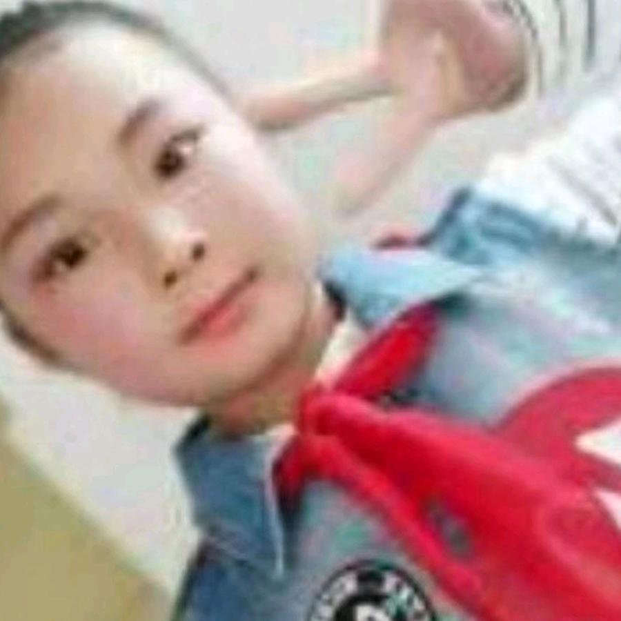 莹&&...(◦˙▽˙◦)摆地摊卖回忆