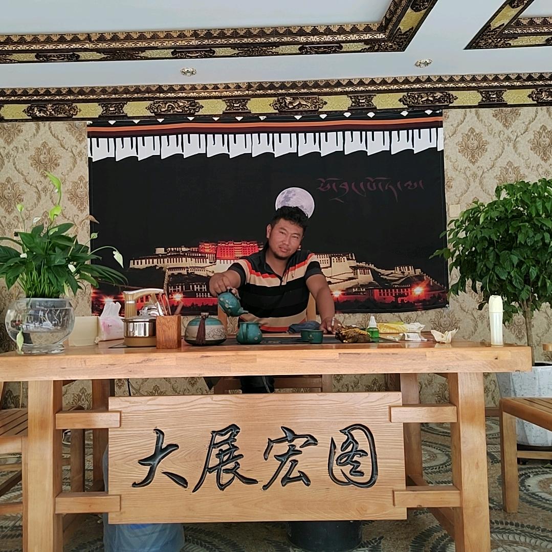睁一只眼闭一只眼